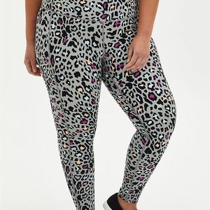 TORRID BLACK LEOPARD WICKING ACTIVE LEGGING